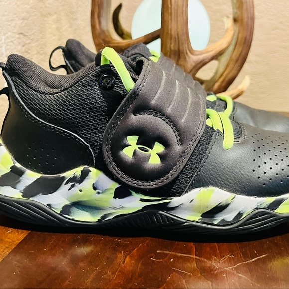 Under Armour Other - Under Armour Kids' Boys Zone BB Black and Neon Green Sneakers Size 2Y
